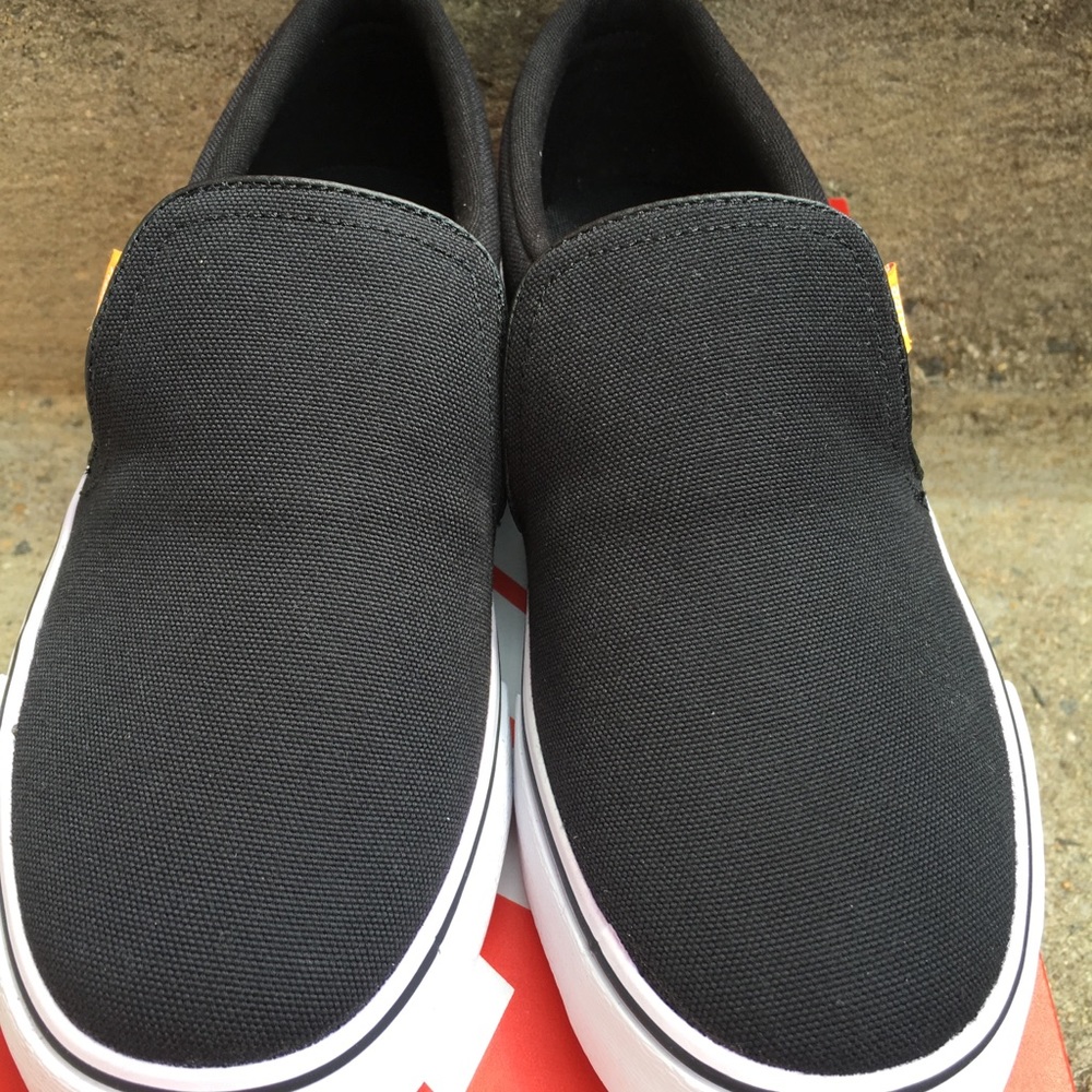 Nike Women’s Court Royale Canvas Slip On - Picture 2 of 4